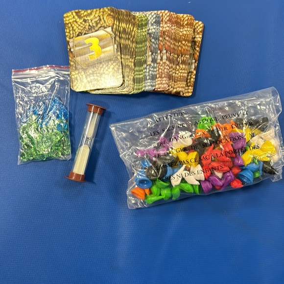 Pelican Cover Board Game with components - Picture 9 of 13